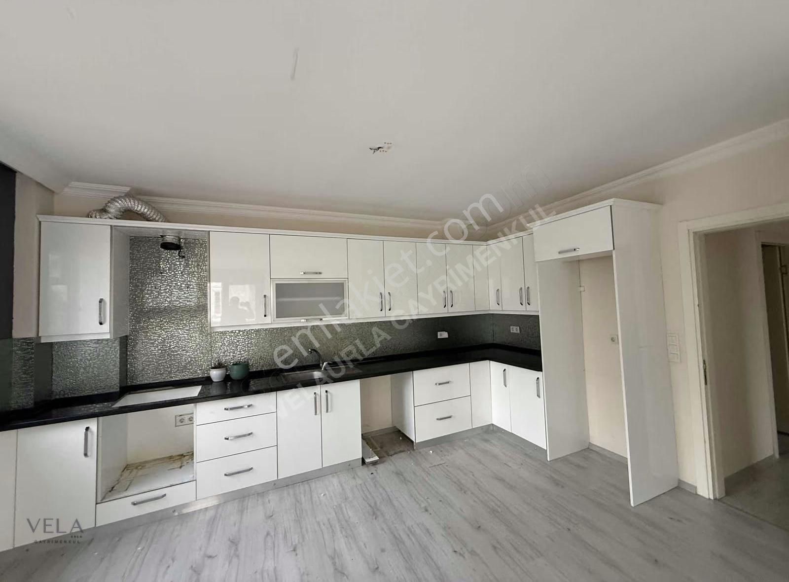 Urla Merkez'de Kiralık 2,5+1 Daire