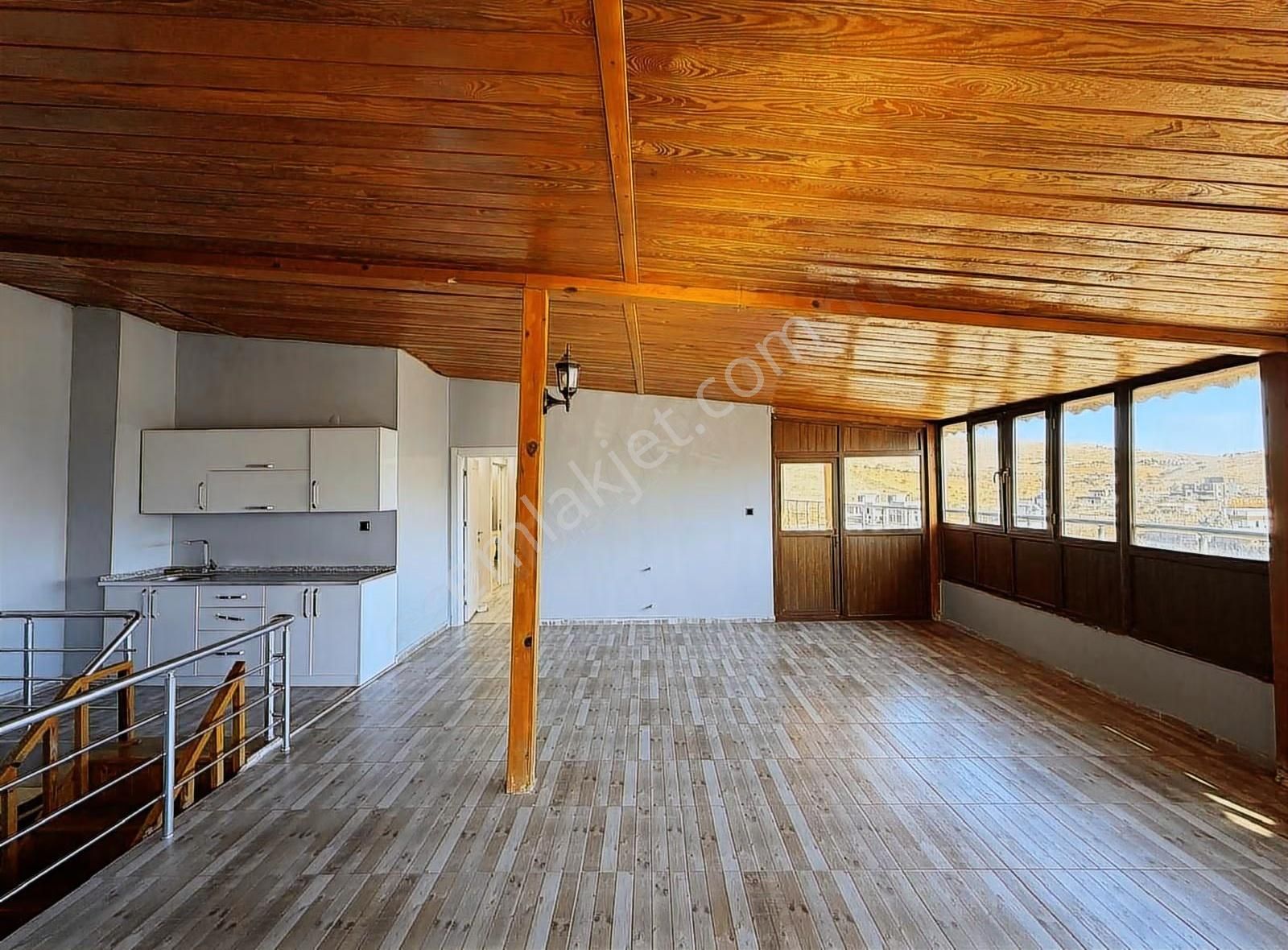 Cadde 17 Emlaktan 4+2 Masrafsız Manzaralı Dublex - Görsel 35