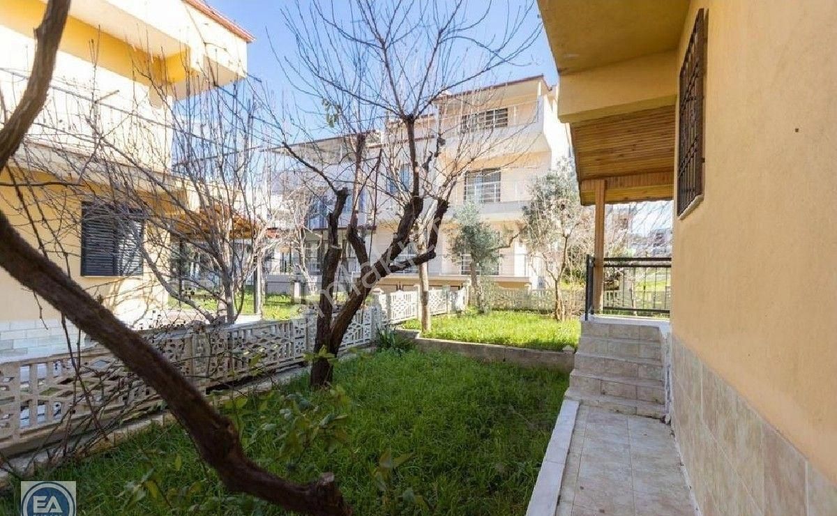 Kuşadası'nda Denize Yakın 4+1 Büyük Bahçeli Satılık - Görsel 2