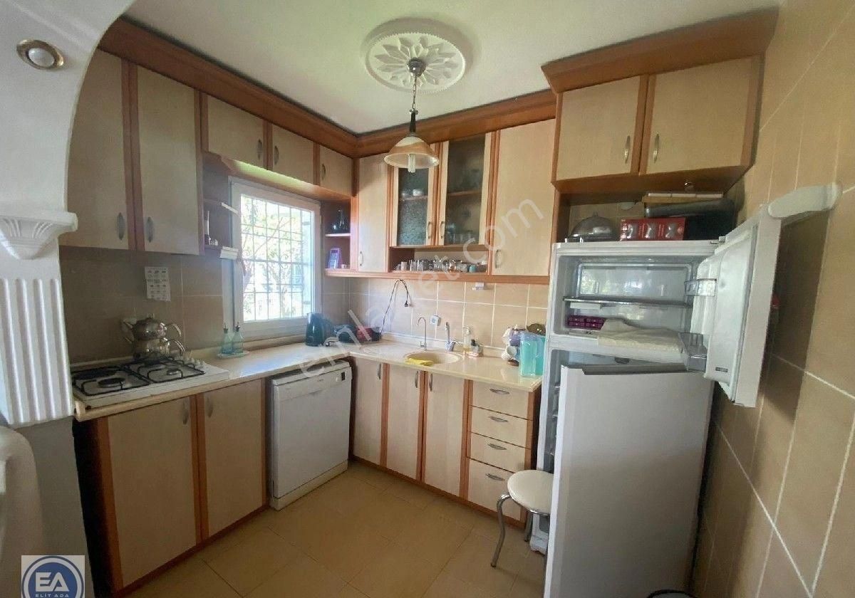 Kuşadası'nda Denize Yakın 4+1 Büyük Bahçeli Satılık - Görsel 3