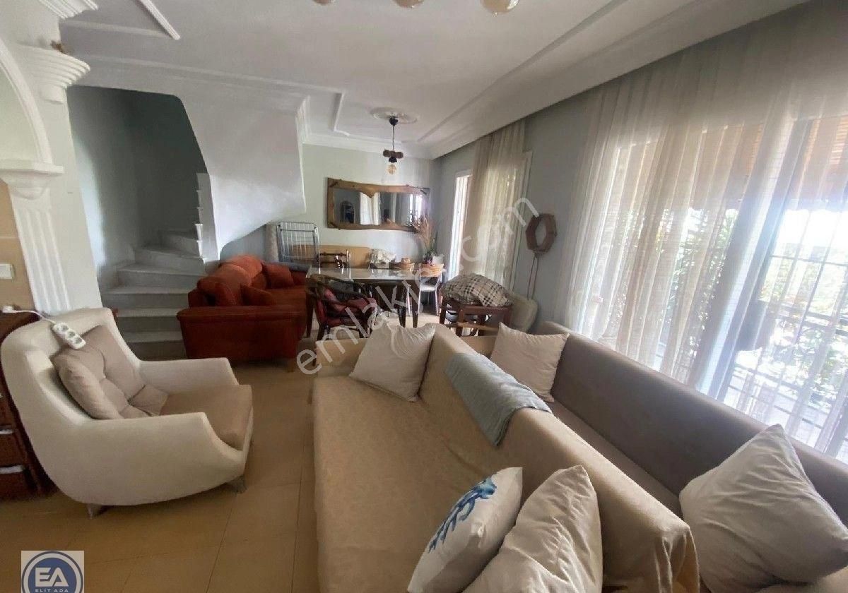 Kuşadası'nda Denize Yakın 4+1 Büyük Bahçeli Satılık - Görsel 8