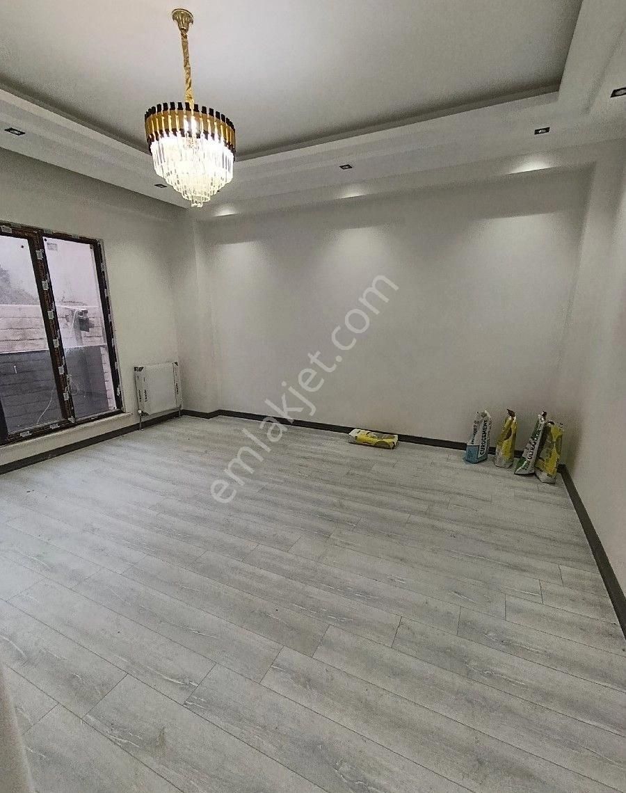 1.69 Oranlı %50 Kredi İmkanıyla Arnavutköyde Sitede Satılık 2+1 Yüksek Giriş Kat Daire - Görsel 8