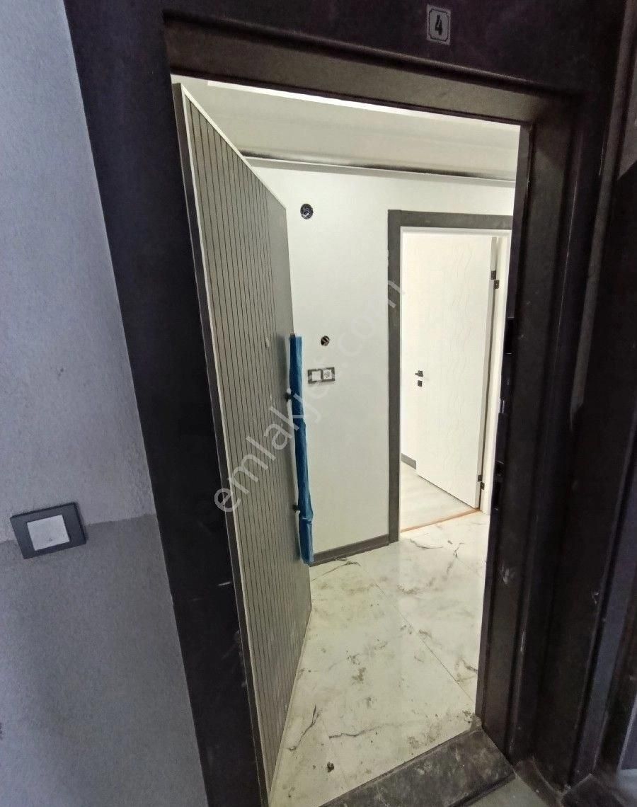 1.69 Oranlı %50 Kredi İmkanıyla Arnavutköyde Sitede Satılık 2+1 Yüksek Giriş Kat Daire