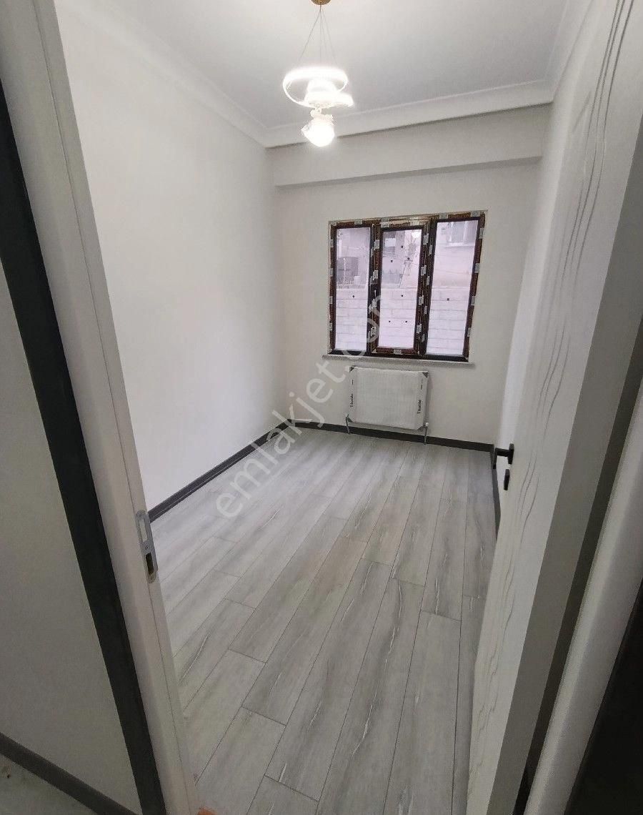 1.69 Oranlı %50 Kredi İmkanıyla Arnavutköyde Sitede Satılık 2+1 Yüksek Giriş Kat Daire - Görsel 9