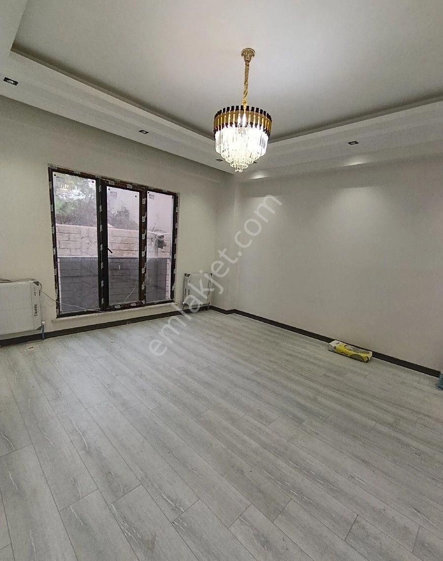 1.69 Oranlı %50 Kredi İmkanıyla Arnavutköyde Sitede Satılık 2+1 Yüksek Giriş Kat Daire - Görsel 4