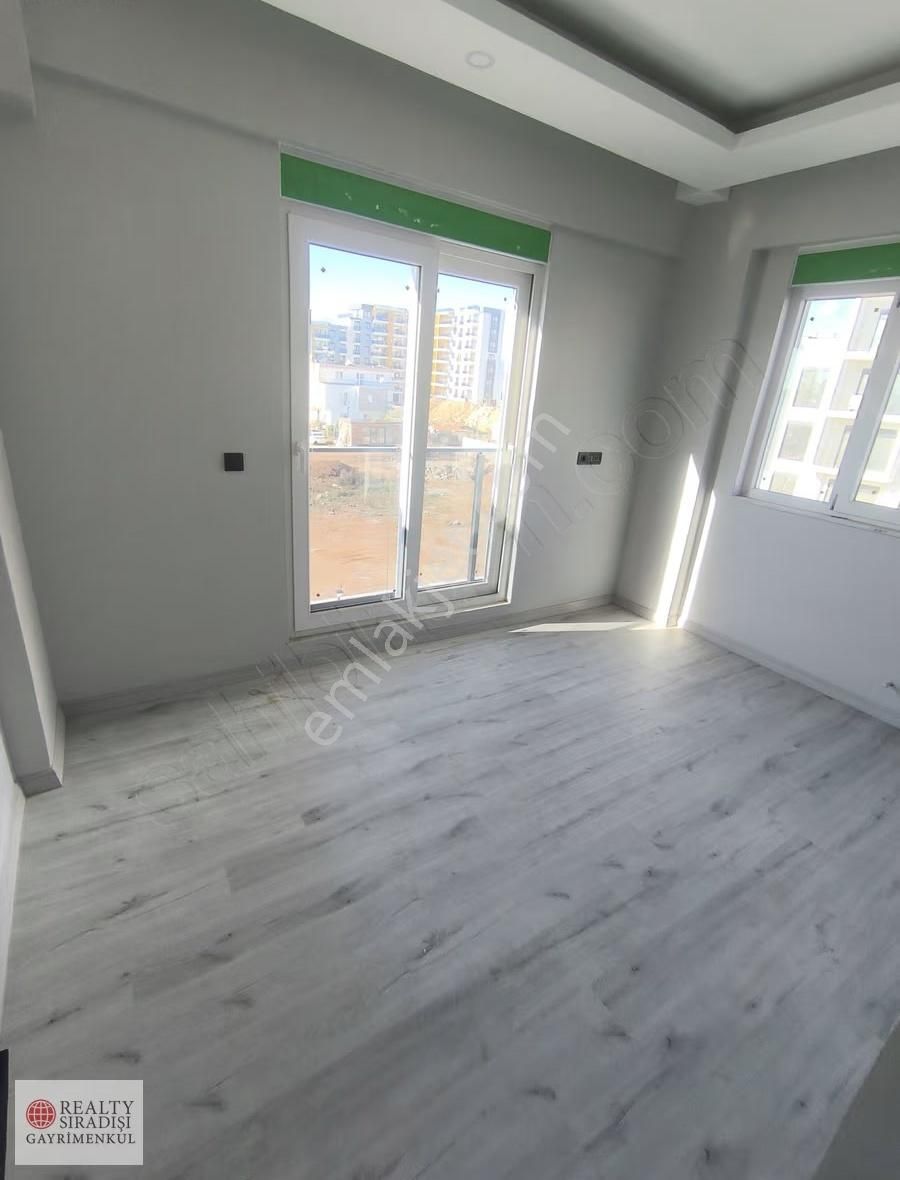 Sıradışı'ndan Site İçerisinde Satılık 2+1 Güney Cephe Köşe Daire - Görsel 4