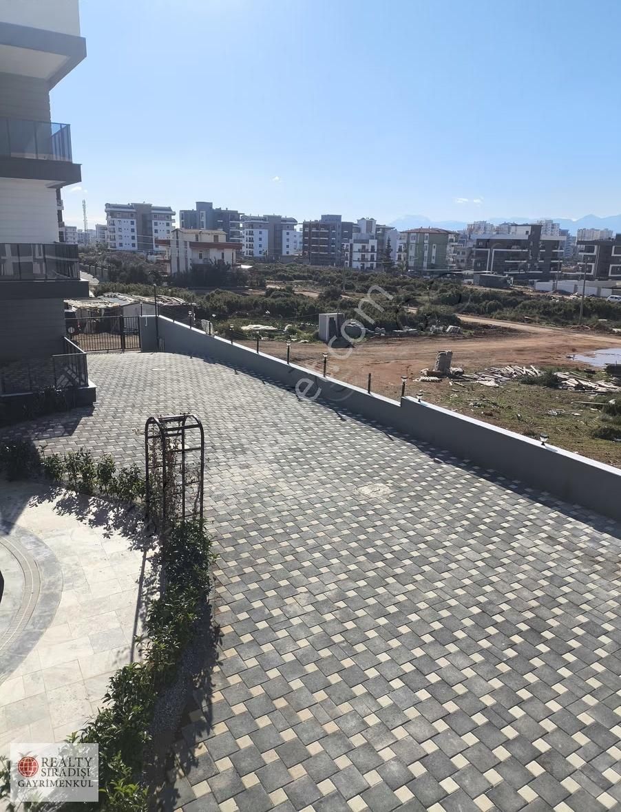 Sıradışı'ndan Site İçerisinde Satılık 2+1 Güney Cephe Köşe Daire - Görsel 5
