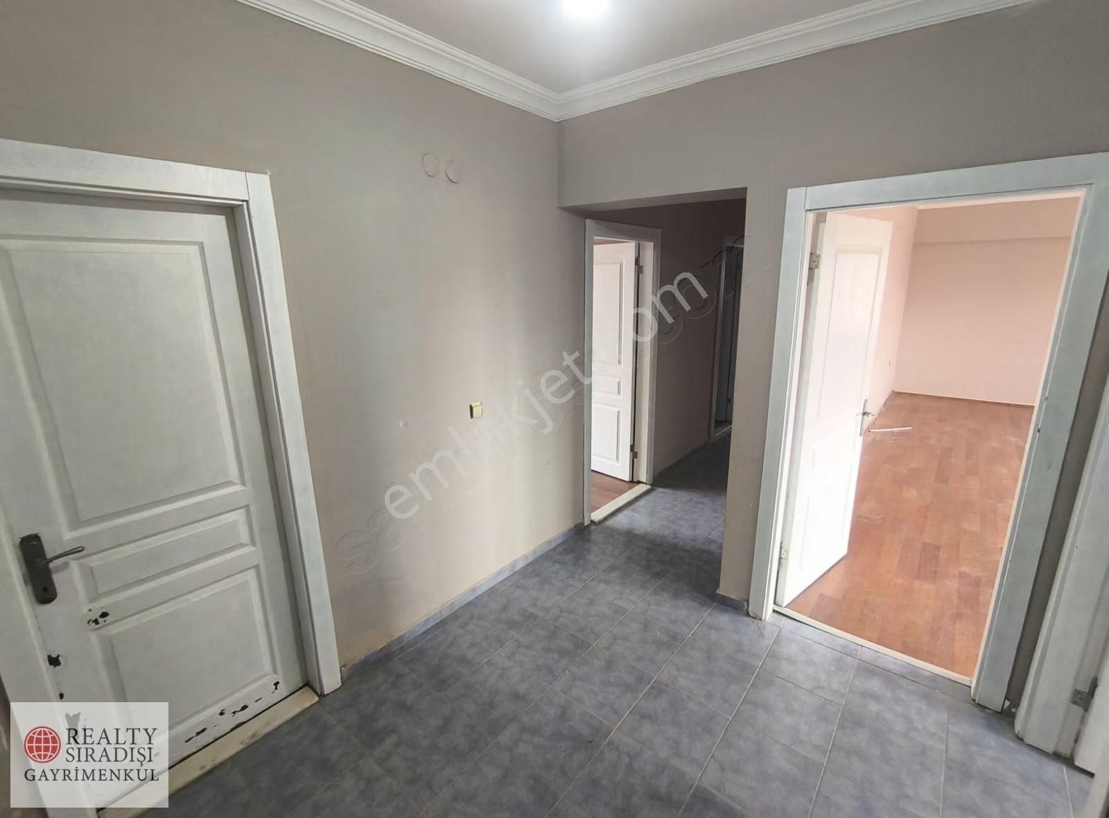 Altıntaşın En Uygunu Katta Kiralık 3+1 Boş Daire - Görsel 5
