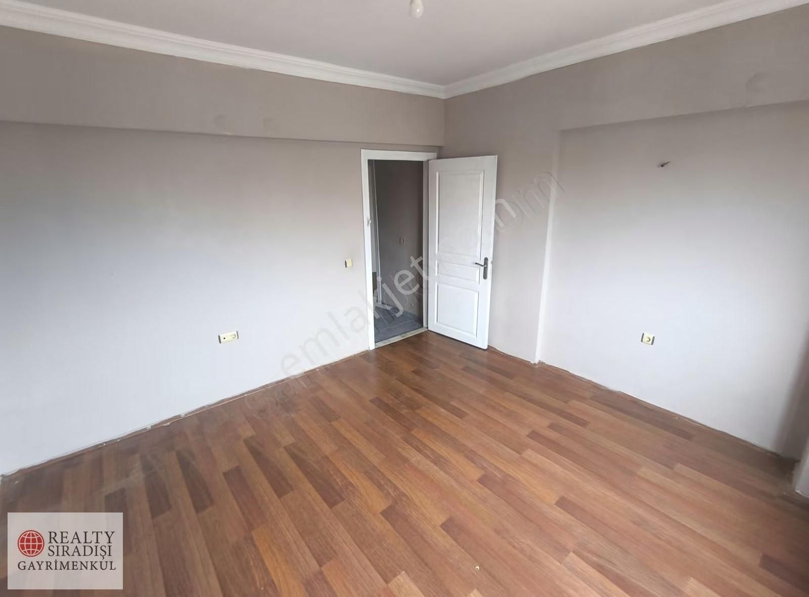 Altıntaşın En Uygunu Katta Kiralık 3+1 Boş Daire - Görsel 12