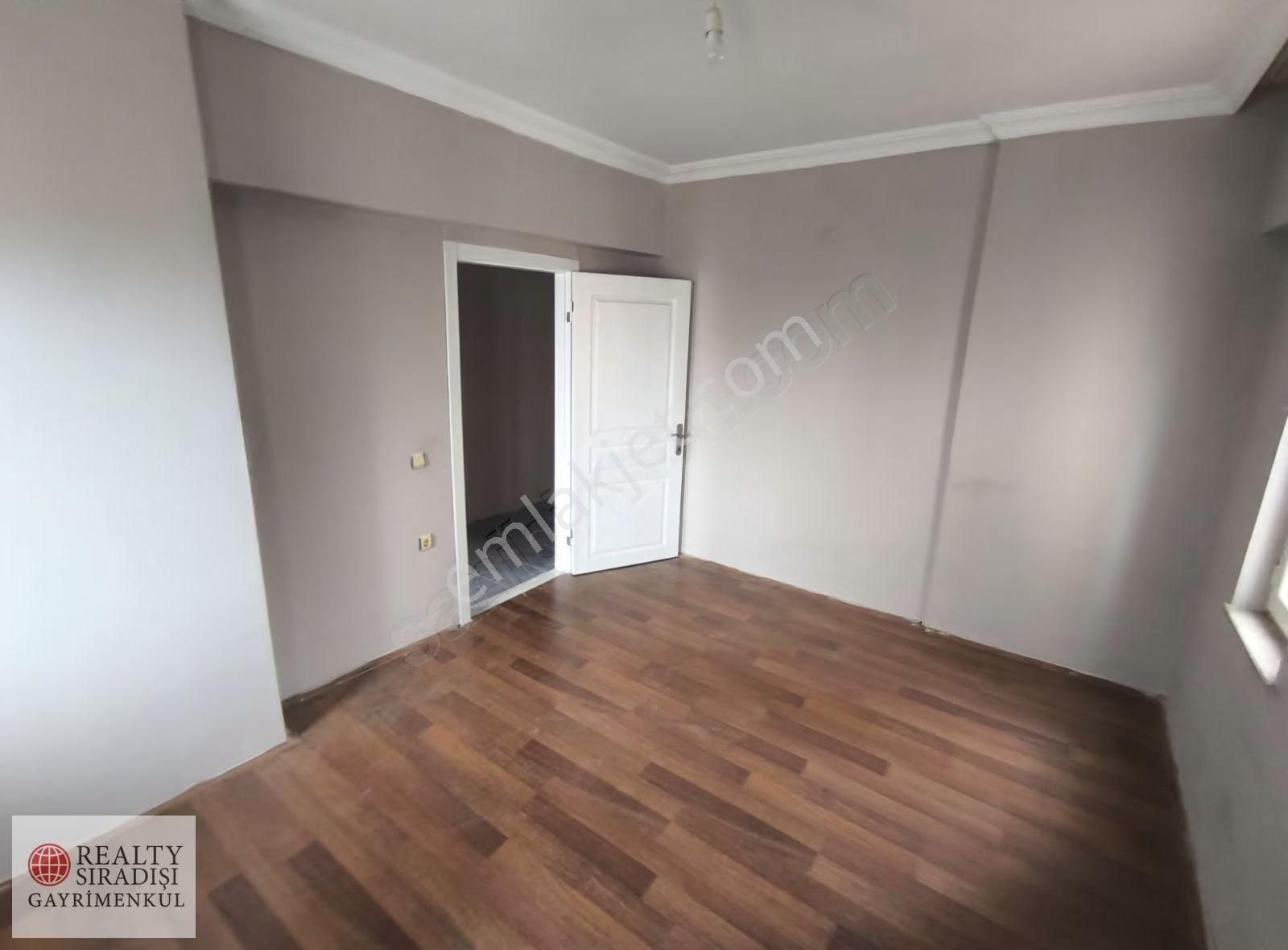 Altıntaşın En Uygunu Katta Kiralık 3+1 Boş Daire - Görsel 10