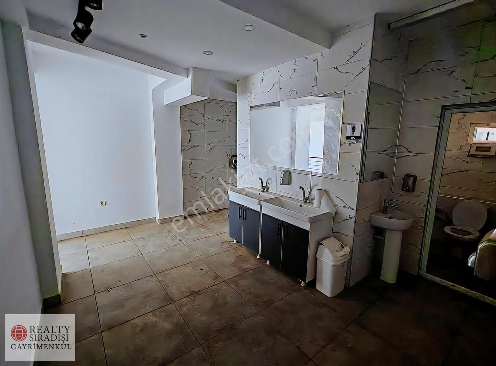 Altıntaş 40lık Yola Köşebaşı | Otoparklı | Bacalı Kiralık Dükkan - Görsel 9