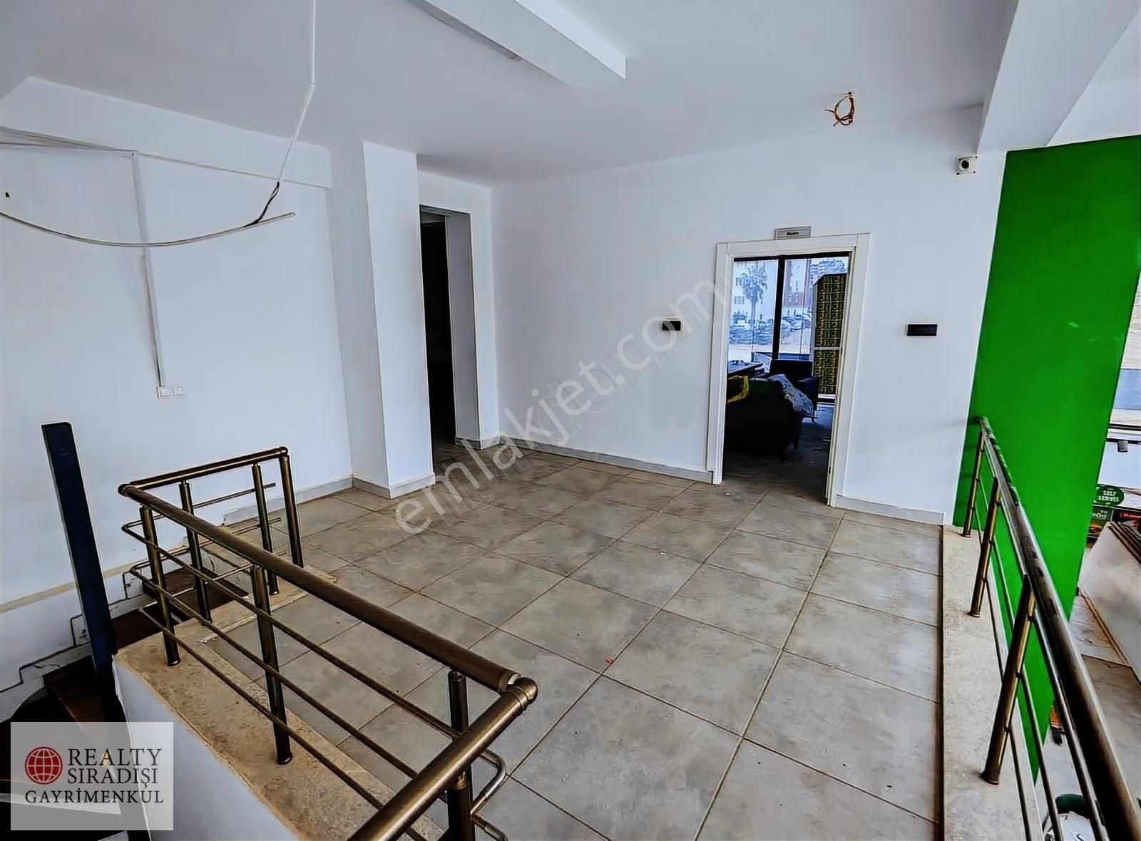 Altıntaş 40lık Yola Köşebaşı | Otoparklı | Bacalı Kiralık Dükkan - Görsel 4