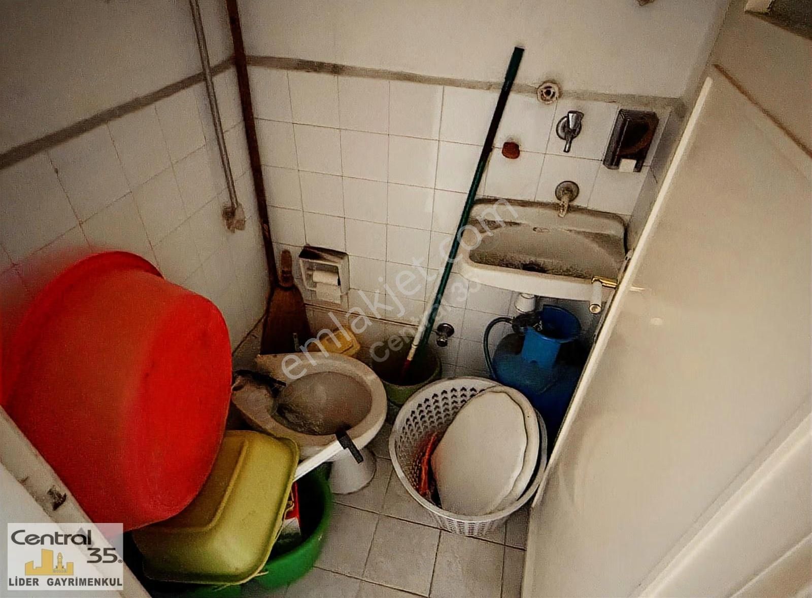 Central 35 Üçkuyular 125 M2 3+1 Arakat Merkezi Isıtma 3 Cephe - Görsel 9