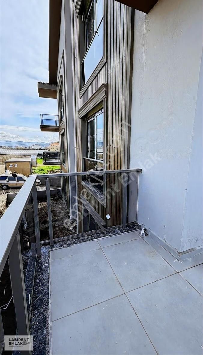 Satılık Daire!!! Asansör-kapalı Otopark-yüzme Havuzu