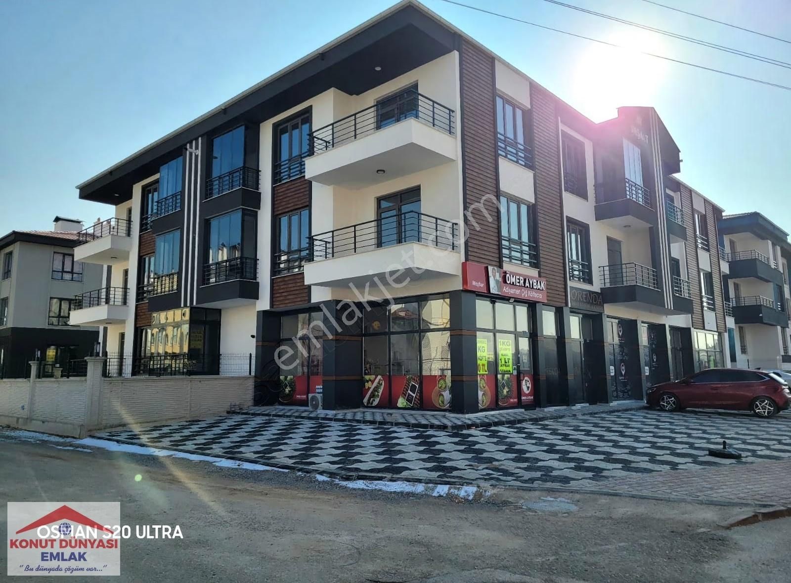 Kosova'da Cadde Cepheli 3.5+1 Ultralüks Sıfır Arakat Ve Sonkat