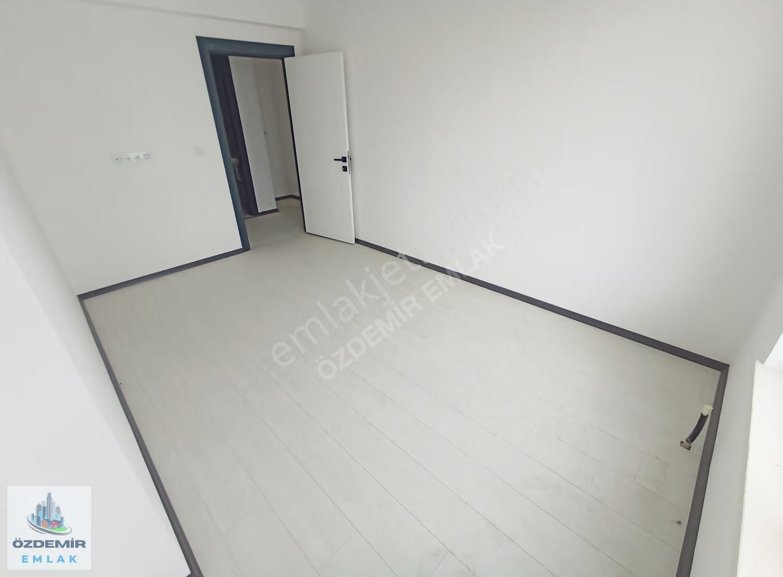 Özdemir Emlak'tan Kıbrısköyünde Site İçerisinde Ara Katta 3+1!!! - Görsel 17