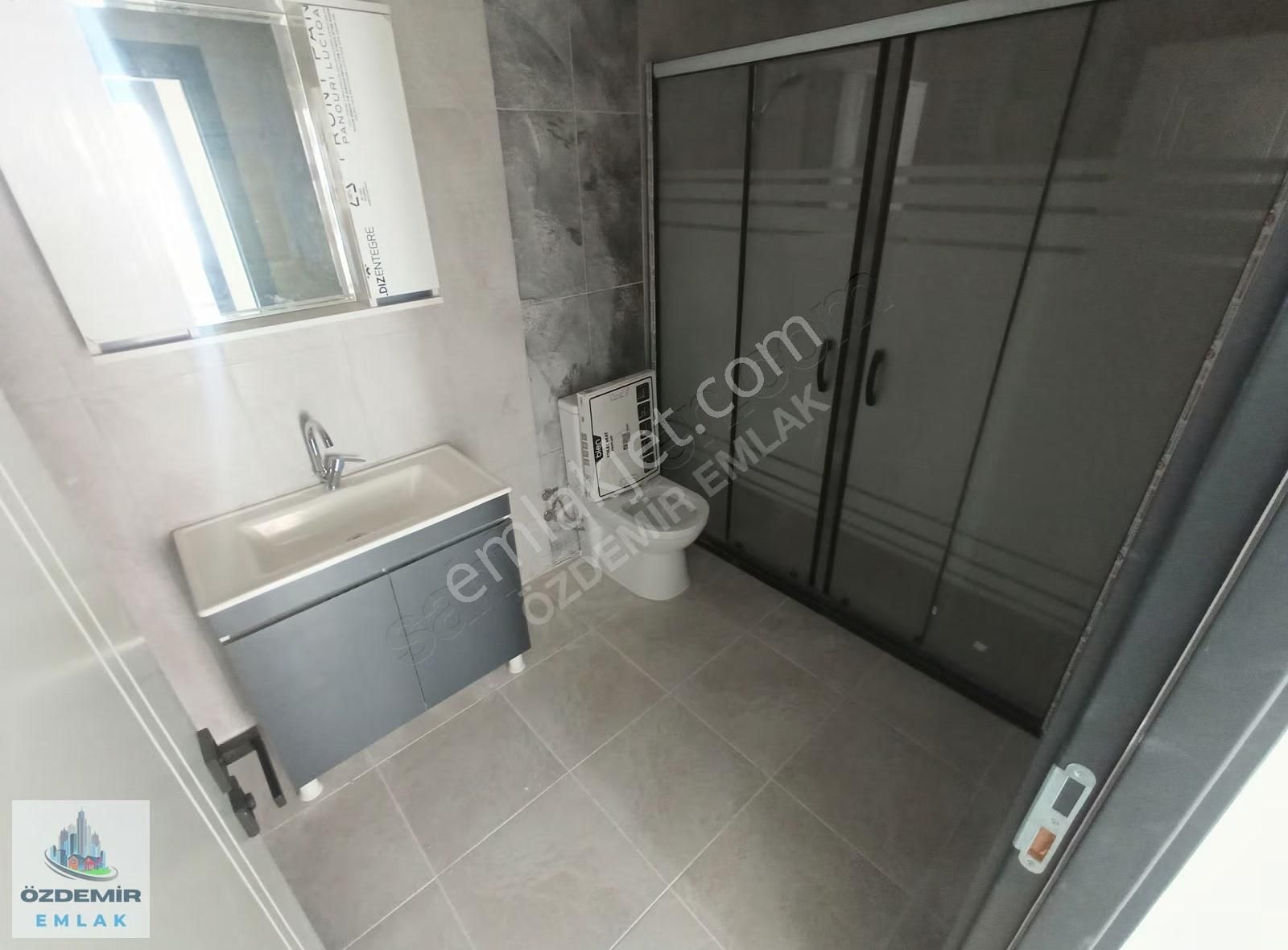 Özdemir Emlak'tan Kıbrısköyünde Site İçerisinde Ara Katta 3+1!!! - Görsel 8