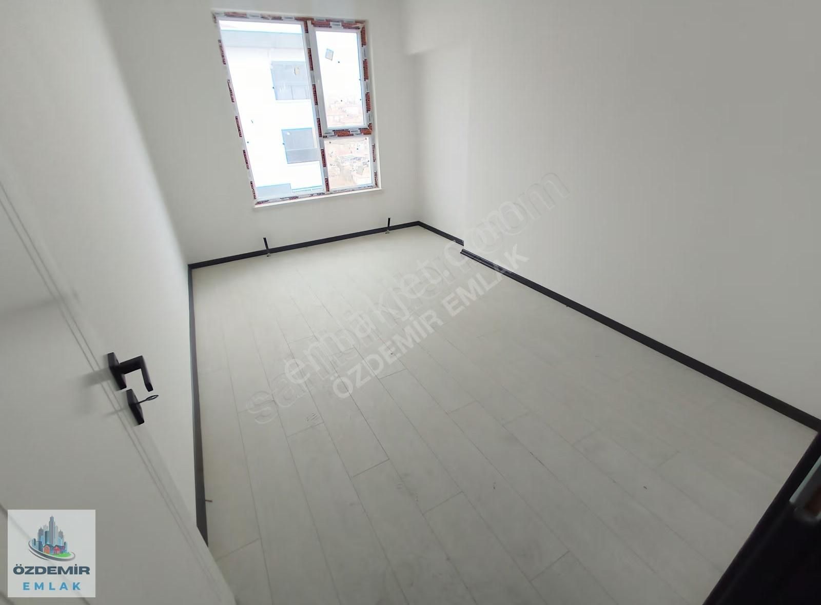 Özdemir Emlak'tan Kıbrısköyünde Site İçerisinde Ara Katta 3+1!!! - Görsel 32