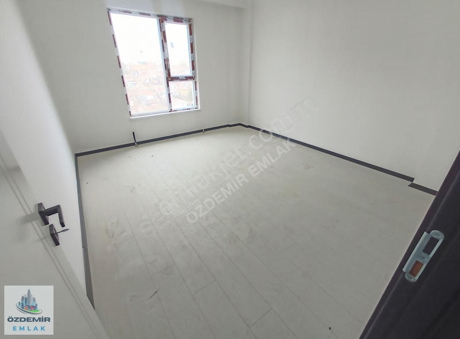 Özdemir Emlak'tan Kıbrısköyünde Site İçerisinde Ara Katta 3+1!!! - Görsel 24