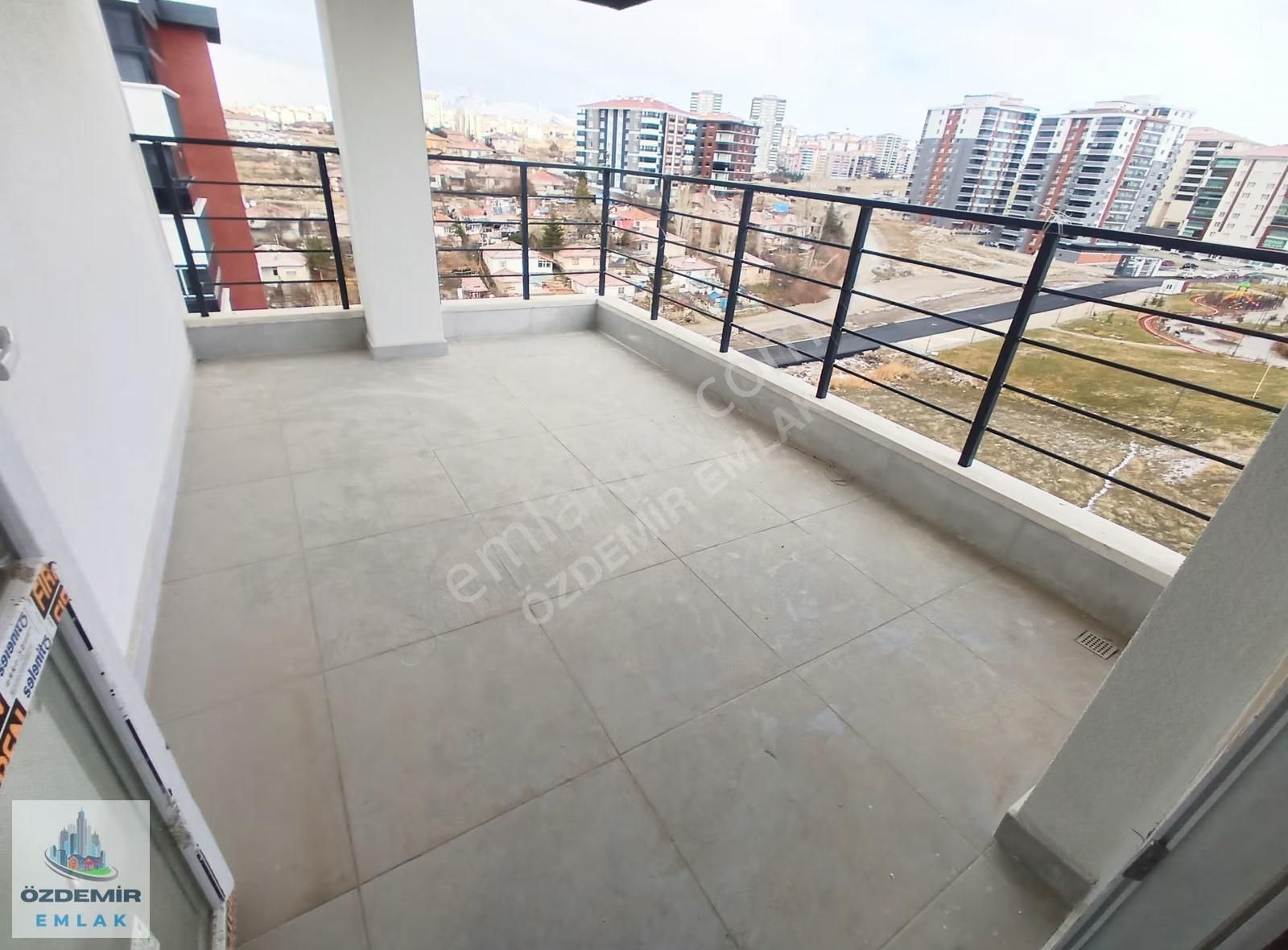 Özdemir Emlak'tan Kıbrısköyünde Site İçerisinde Ara Katta 3+1!!! - Görsel 14