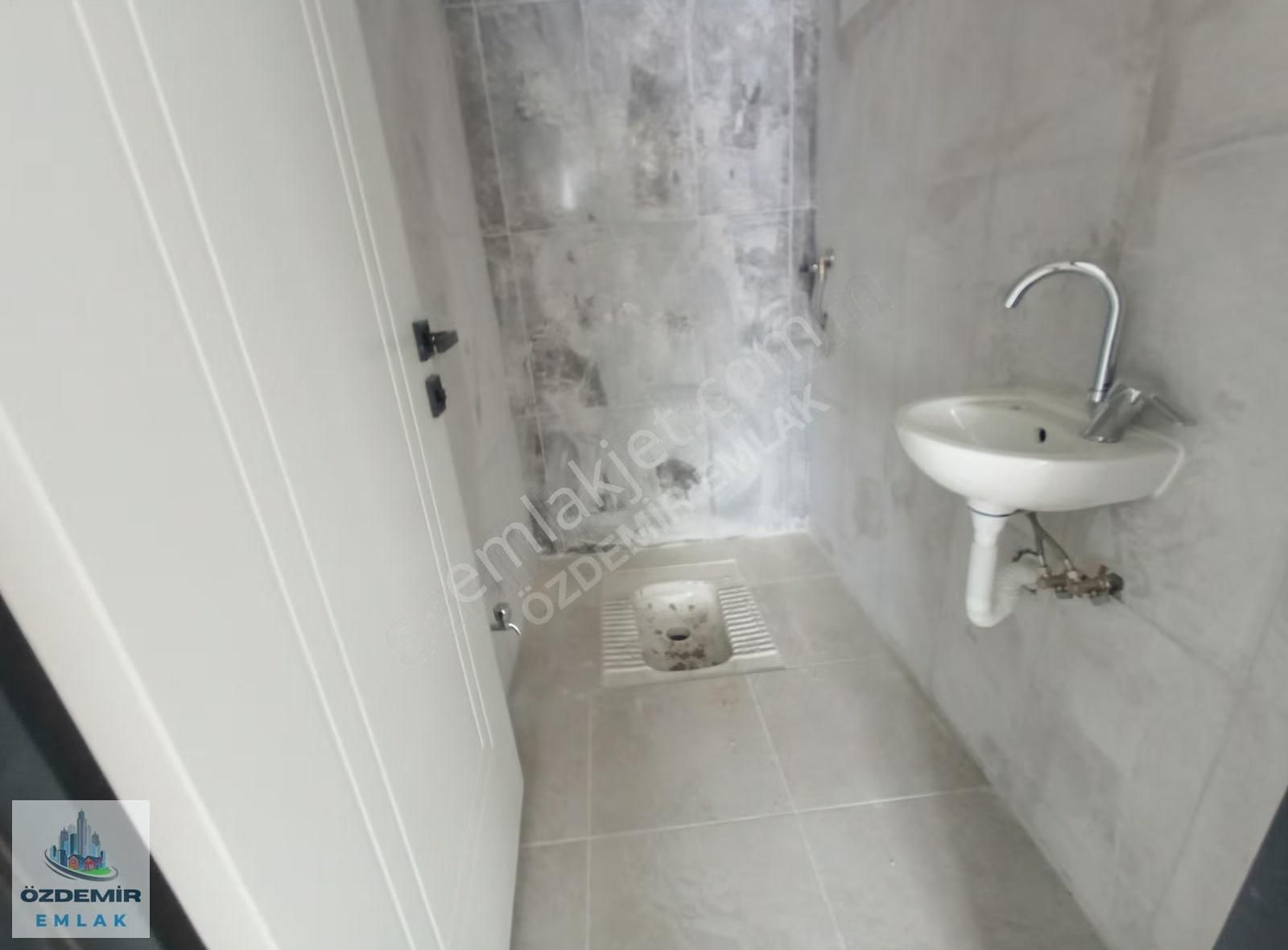 Özdemir Emlak'tan Kıbrısköyünde Site İçerisinde Ara Katta 3+1!!! - Görsel 7