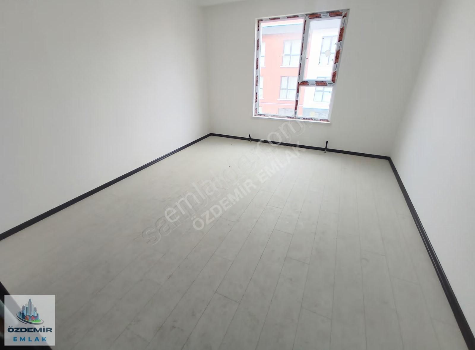 Özdemir Emlak'tan Kıbrısköyünde Site İçerisinde Ara Katta 3+1!!! - Görsel 31