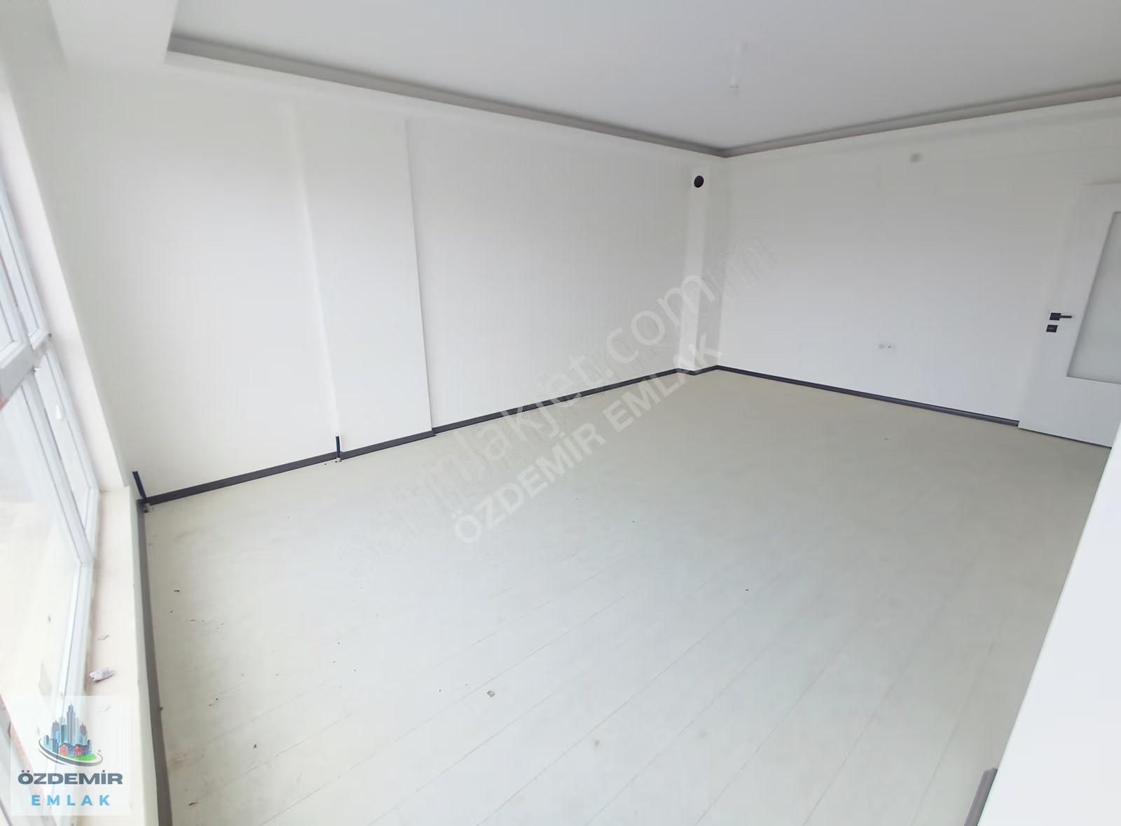 Özdemir Emlak'tan Kıbrısköyünde Site İçerisinde Ara Katta 3+1!!! - Görsel 25