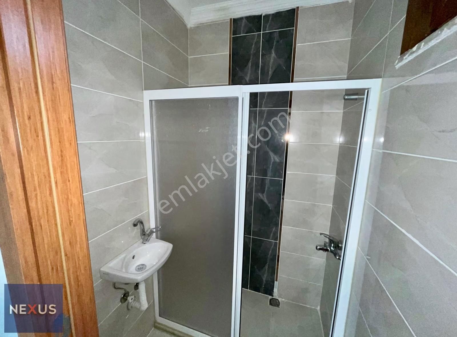 Metroya Yakın Konumda Geniş Kiralık 2+1 Daire Kapalı Balkonlu