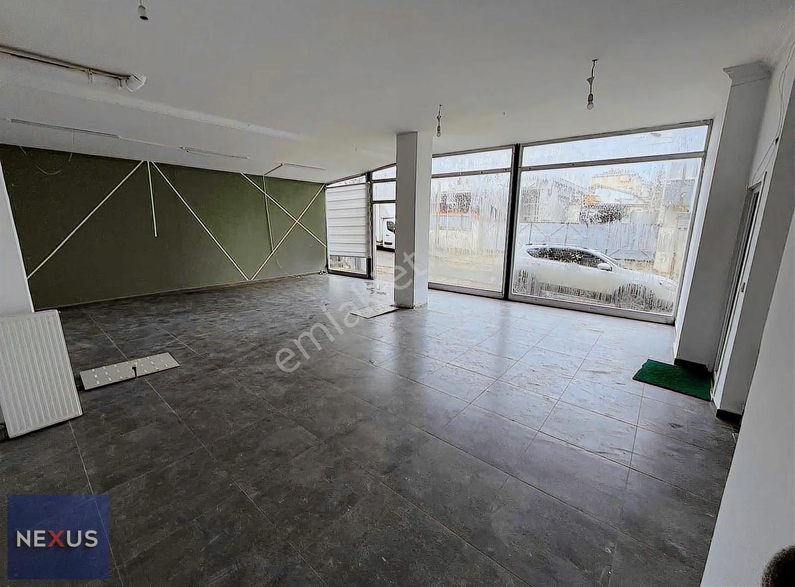 Sultanbeyli Necipfazıl Mahallesi'nde Kiralık 110 M² Dükkan