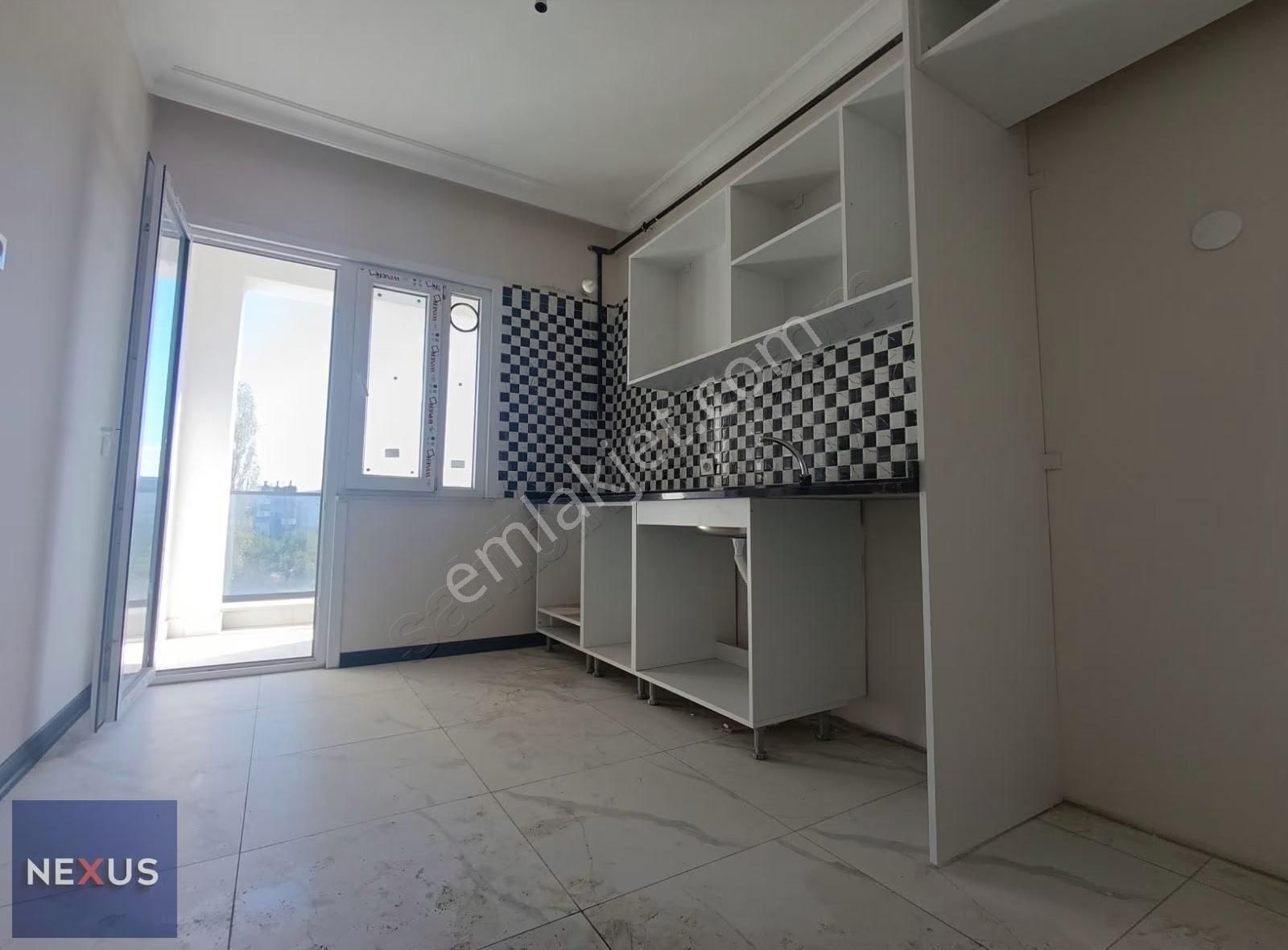 Sultanbeyli'de Butik Sitede Kiralık 2+1 Geniş Sıfır Arakat Daire - Görsel 4