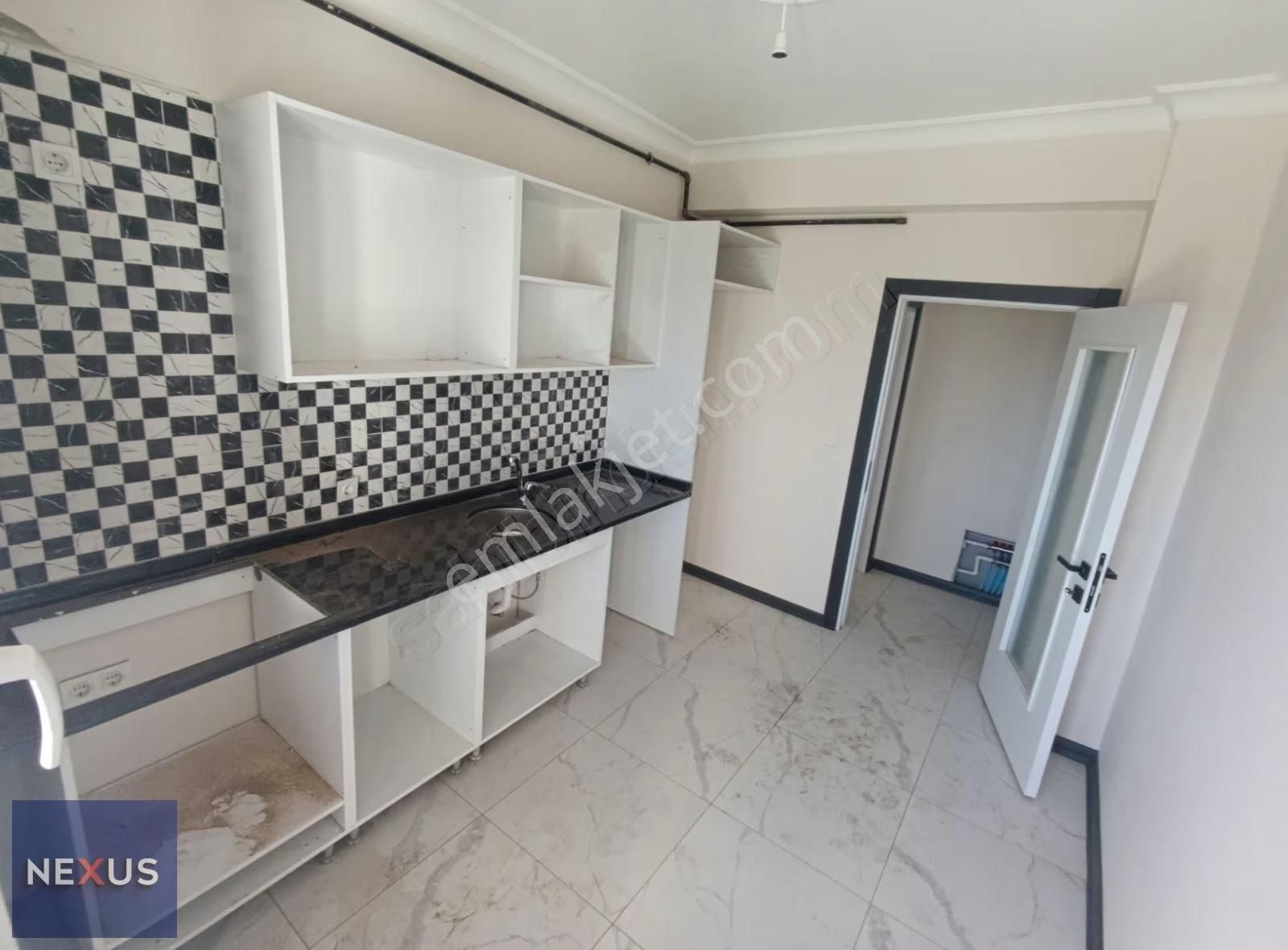 Sultanbeyli'de Butik Sitede Kiralık 2+1 Geniş Sıfır Arakat Daire - Görsel 2
