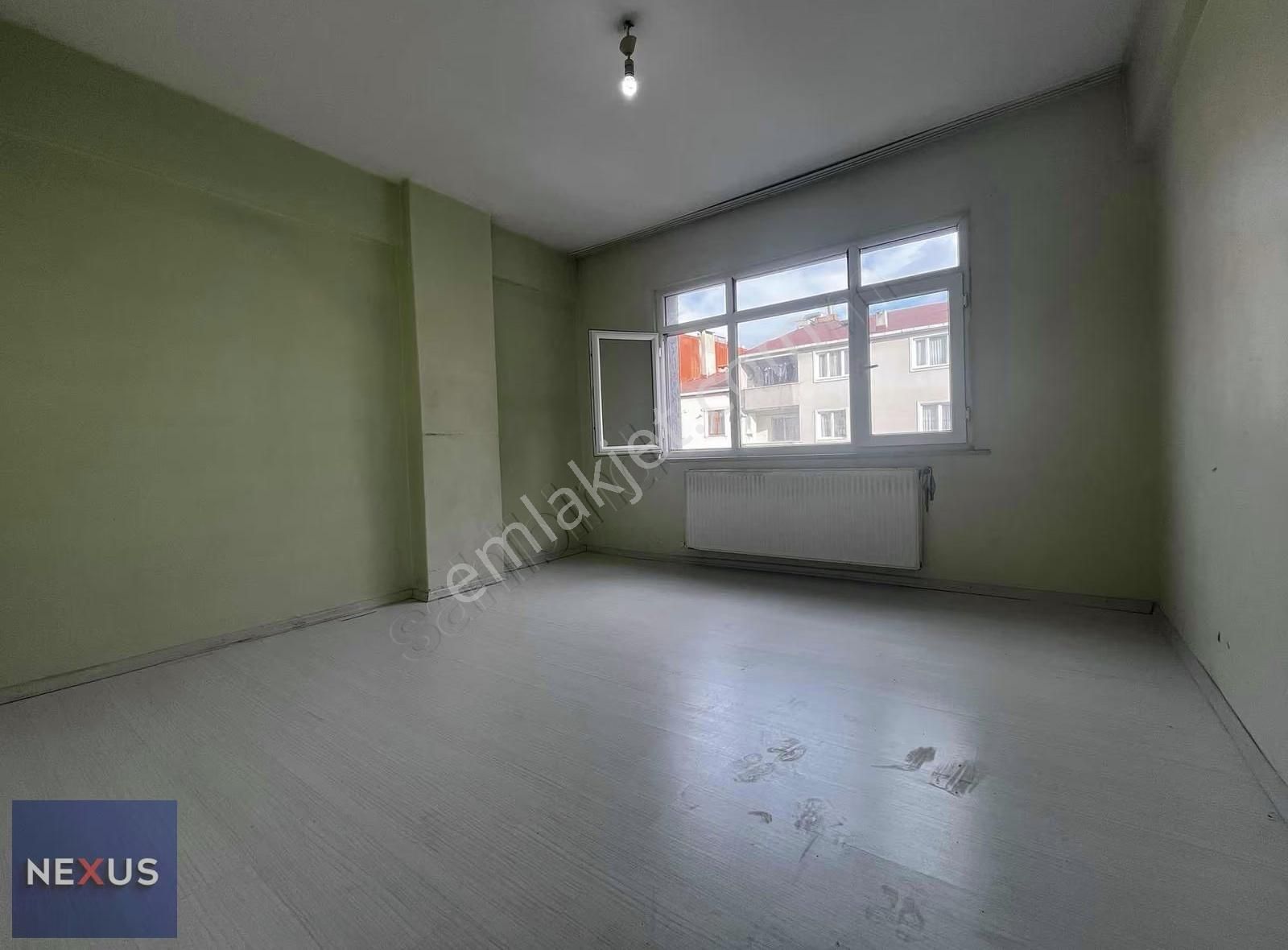 Geniş Arsa Paylı, Yenilenmiş, Çift Cepheli, Balkonlu 2+1 Daire - Görsel 5