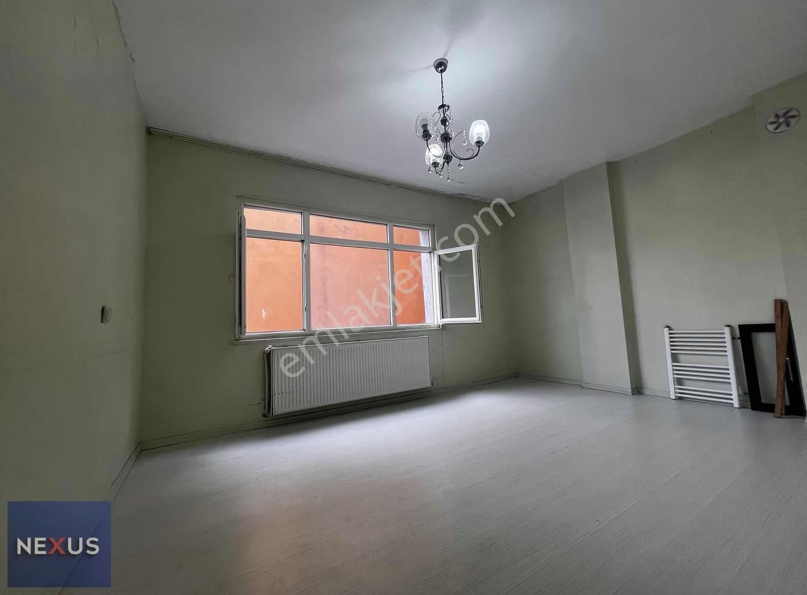 Geniş Arsa Paylı, Yenilenmiş, Çift Cepheli, Balkonlu 2+1 Daire - Görsel 4
