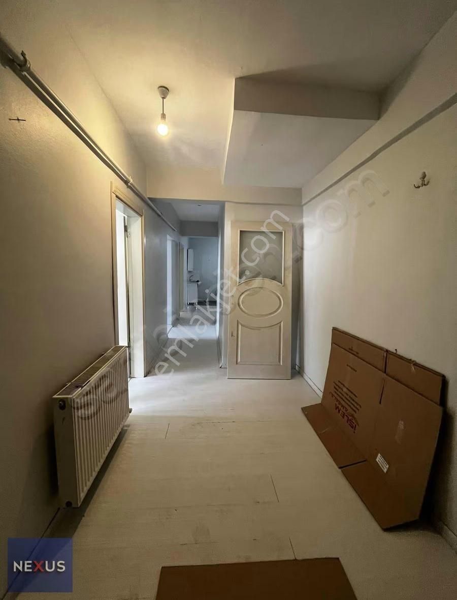 Geniş Arsa Paylı, Yenilenmiş, Çift Cepheli, Balkonlu 2+1 Daire - Görsel 21