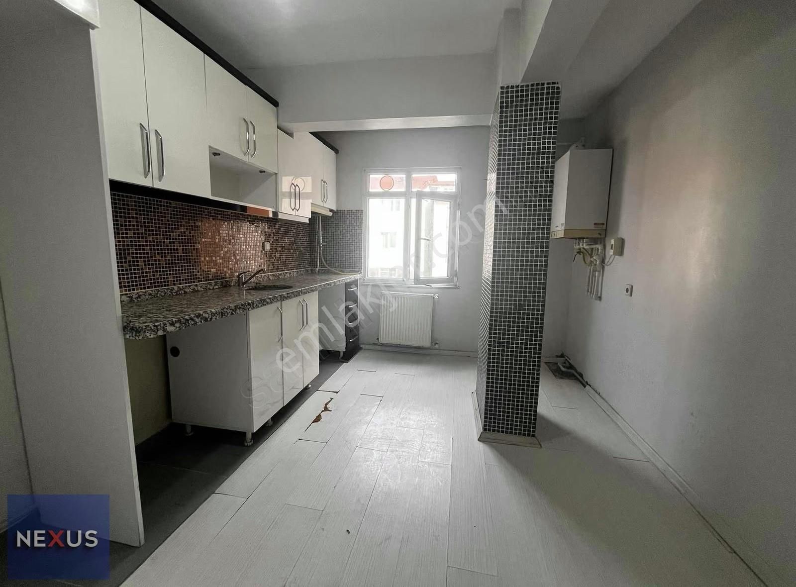 Geniş Arsa Paylı, Yenilenmiş, Çift Cepheli, Balkonlu 2+1 Daire - Görsel 23