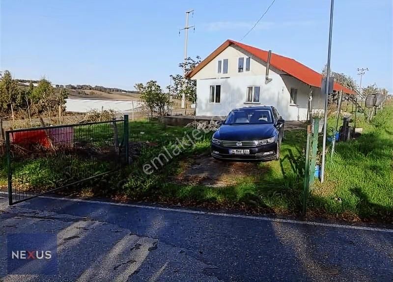 Sakarya Söğütlü Mevki Satılık 589 Metre Yer İçinde Yapı Var