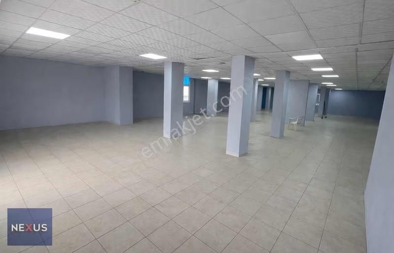 Sultanbeyli' De Kiralık 600 M² Düz Giriş Dükkan/işyeri