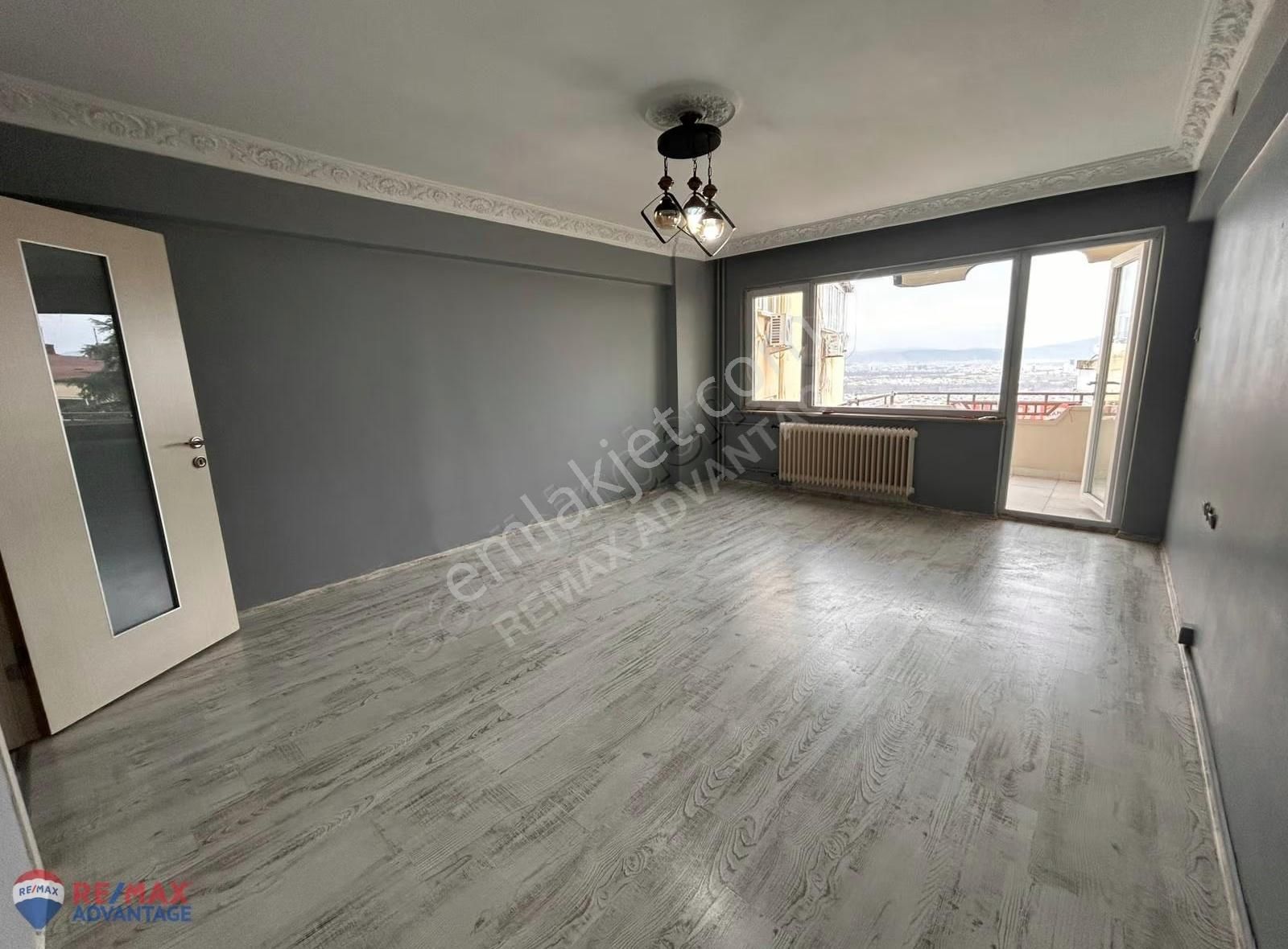 Remax Advantage'dan Çekirgede 3+1 Ara Kat Aile Sitesi