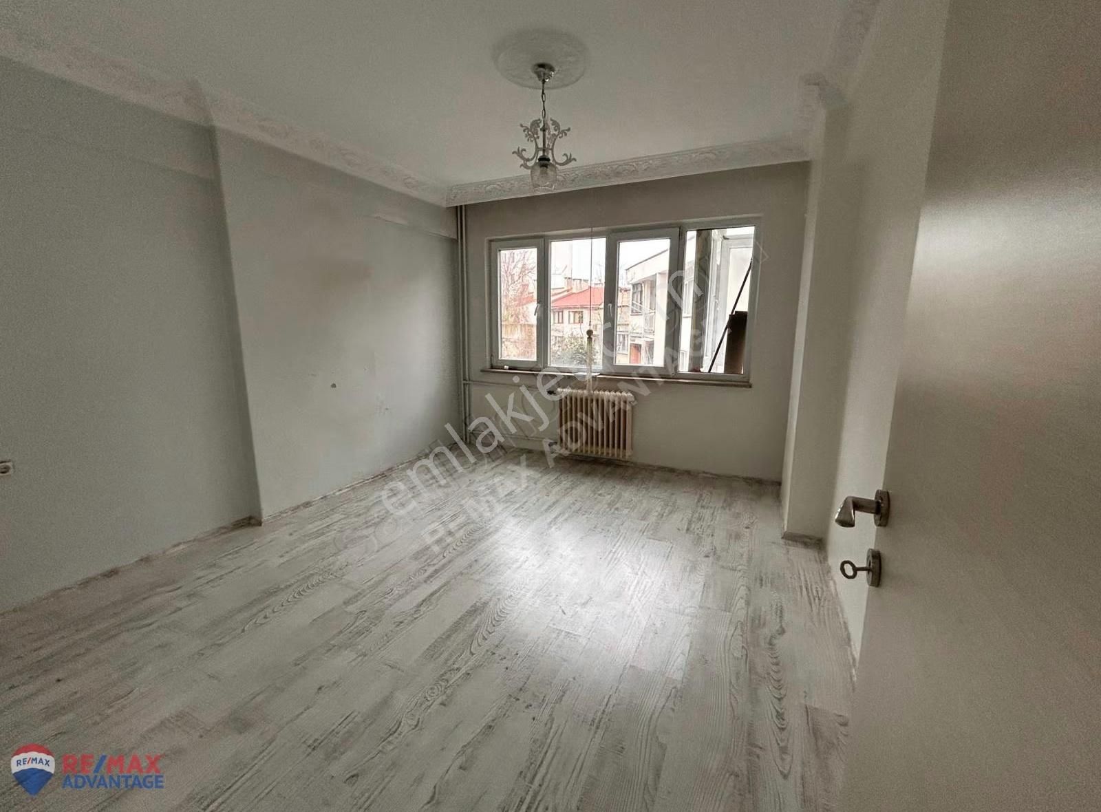 Remax Advantage'dan Çekirgede 3+1 Ara Kat Aile Sitesi - Görsel 3