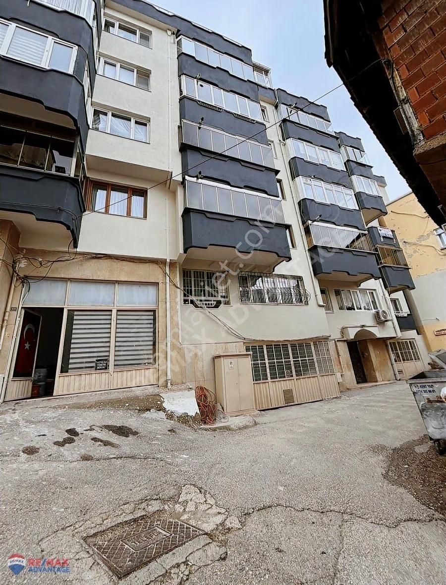 Remax Advantage'dan Çekirgede 3+1 Ara Kat Aile Sitesi - Görsel 11