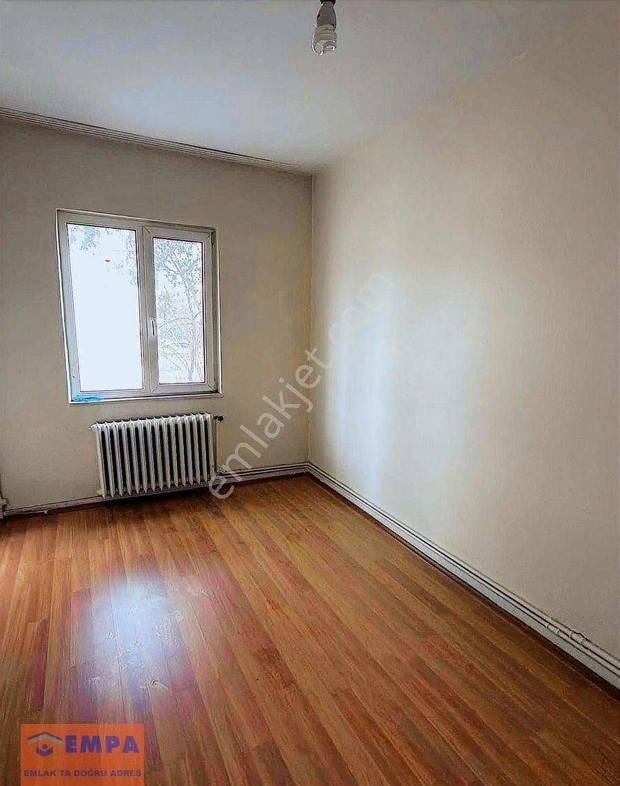 Gençlik Caddesinde Kiralık Geniş 2+1