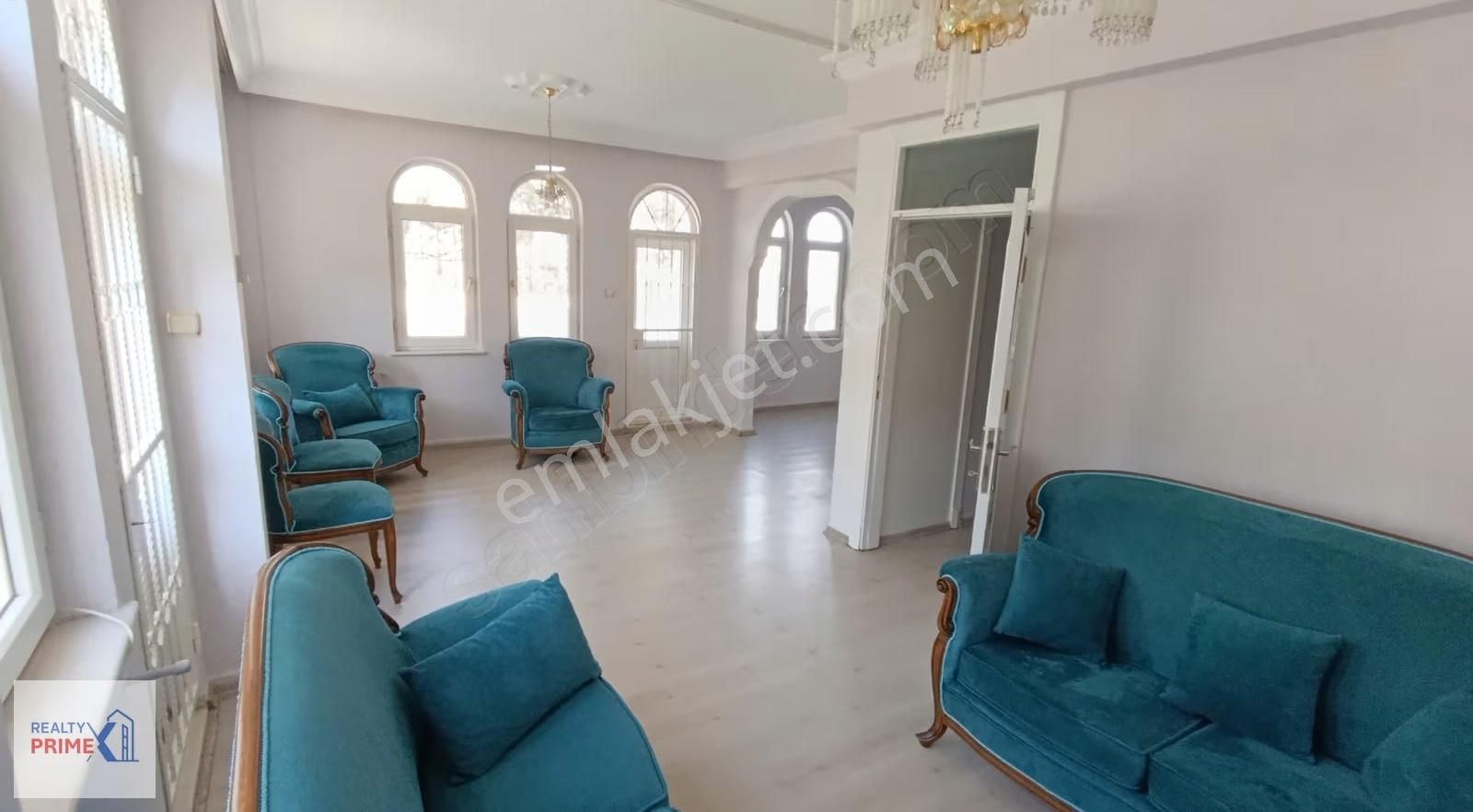 Beyazevler Sitesi Satılık Havuzlu Tribleks 4+1 Villa 2 Mutfak - Görsel 2