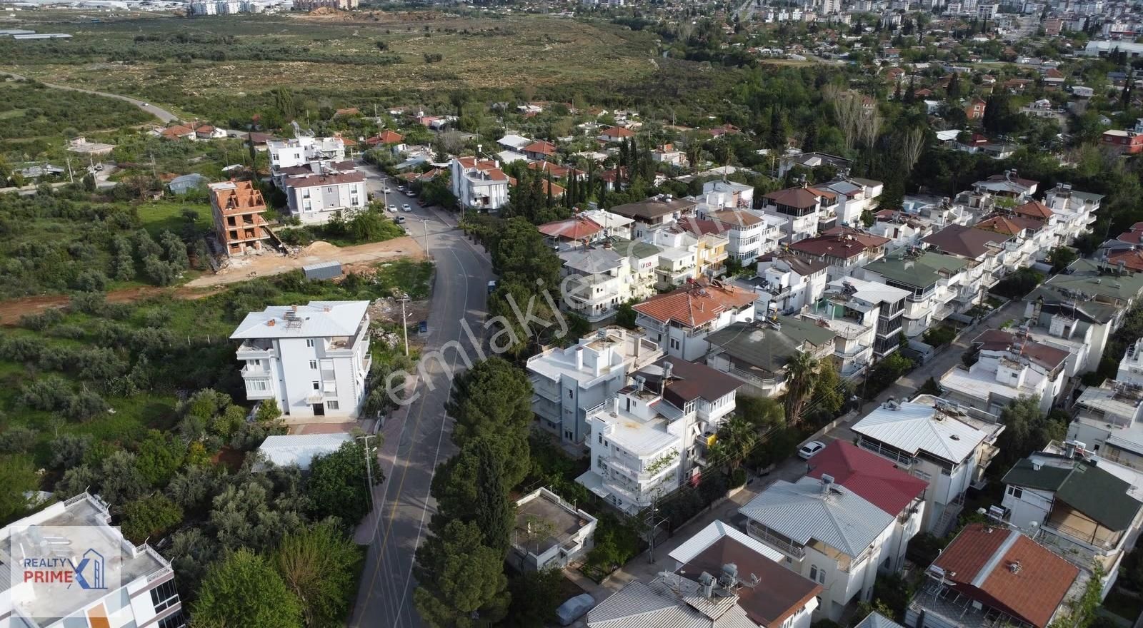 Beyazevler Sitesi Satılık Havuzlu Tribleks 4+1 Villa 2 Mutfak - Görsel 13