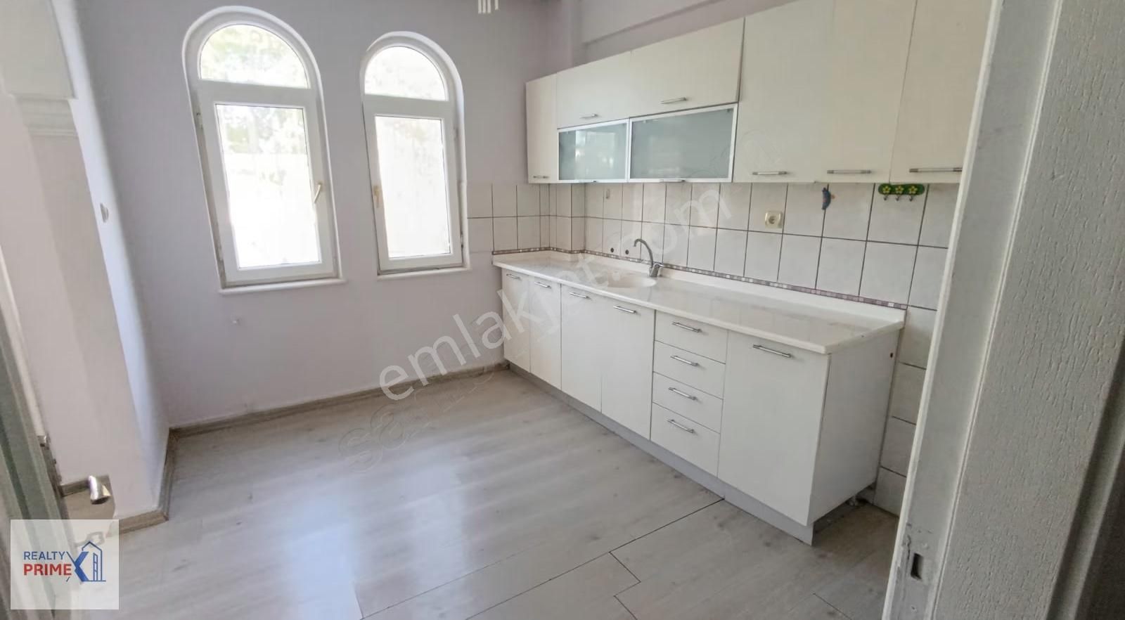 Beyazevler Sitesi Satılık Havuzlu Tribleks 4+1 Villa 2 Mutfak - Görsel 18