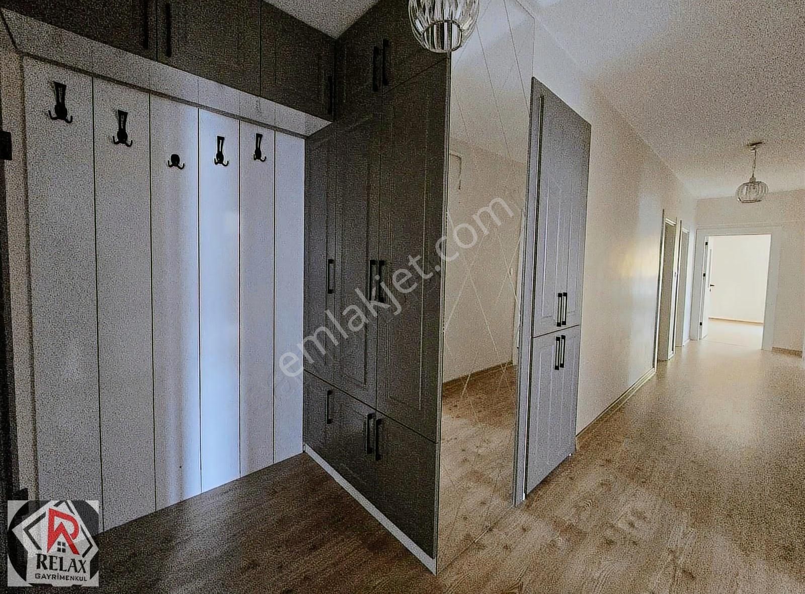 Relax'tan Ayvalı'da Genç Binada Cadde Cephe Fırsat 3+1 - Görsel 19