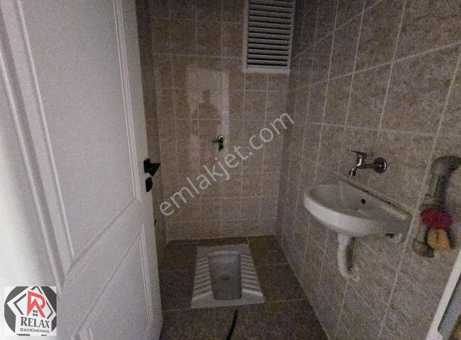 Relax'tan Ayvalı'da Genç Binada Cadde Cephe Fırsat 3+1 - Görsel 20