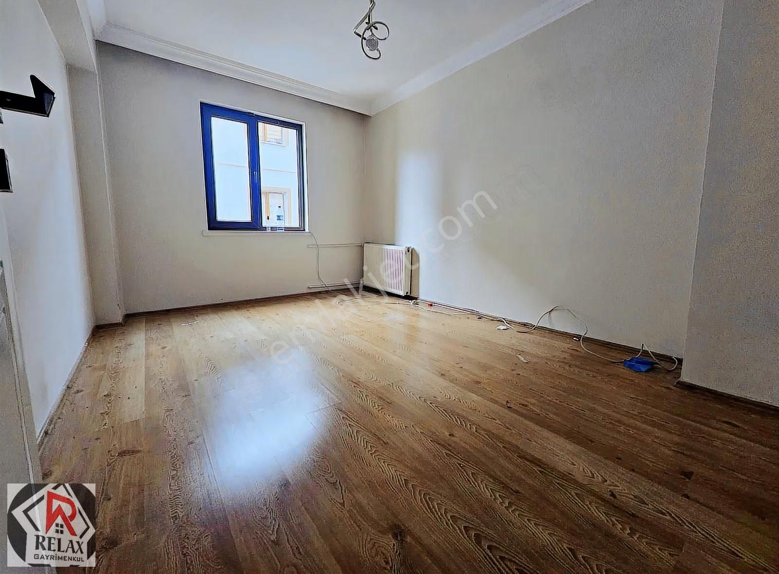 Relax'tan Ayvalı'da Genç Binada Cadde Cephe Fırsat 3+1 - Görsel 8