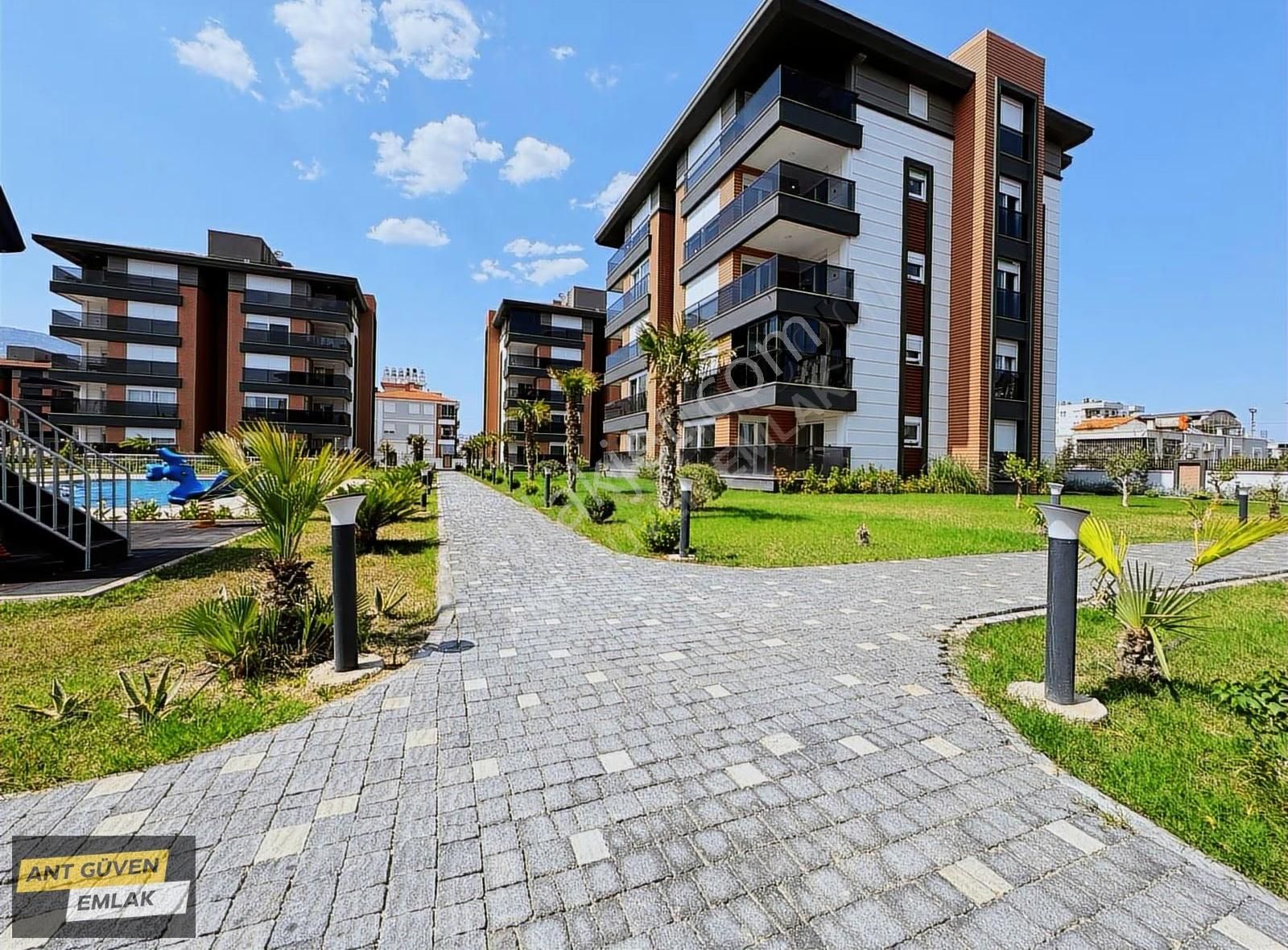 Site İçerisinde Havuzlu Kapalı Otoparklı Doğalgazlı 2+1