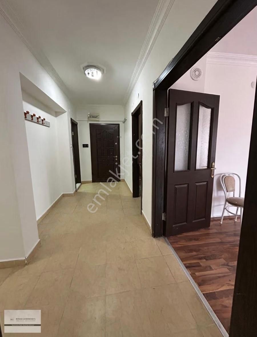 Okullara Toplu Ulasima Yakın 4+1 Çift Banyo Ara Kat Fırsat .