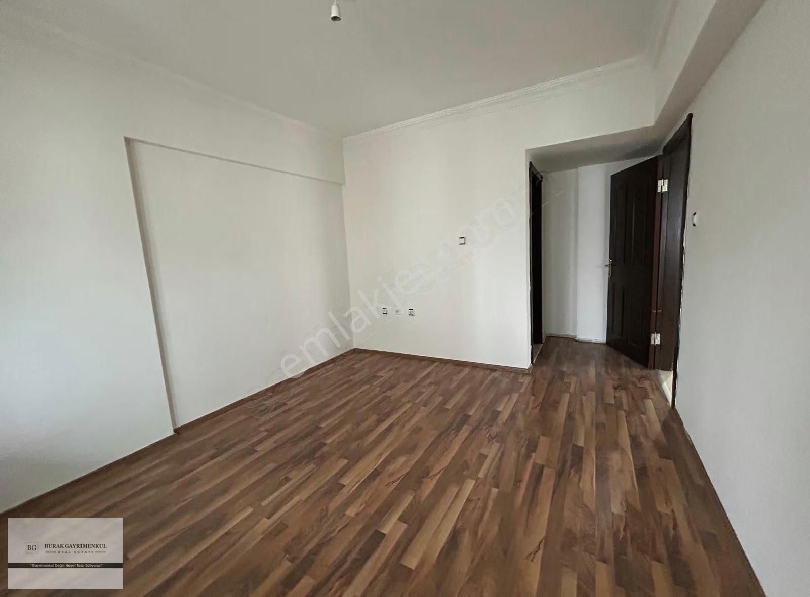 Okullara Toplu Ulasima Yakın 4+1 Çift Banyo Ara Kat Fırsat . - Görsel 13